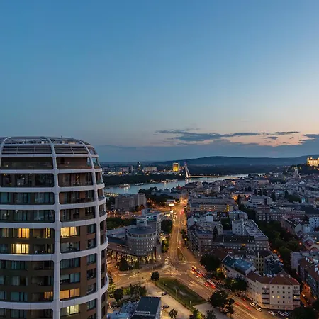 Apartment Panoramic Castle View Sky Park *