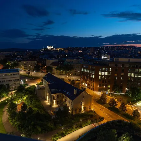 Panoramic Castle View Sky Park Apartment *