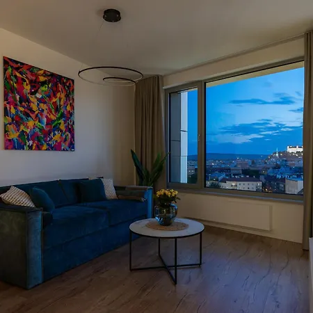 Panoramic Castle View Sky Park Apartment *