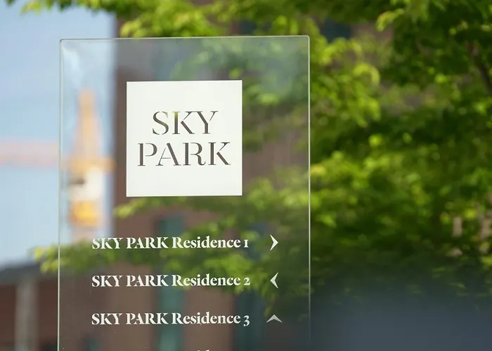 Panoramic Castle View Sky Park Apartment *